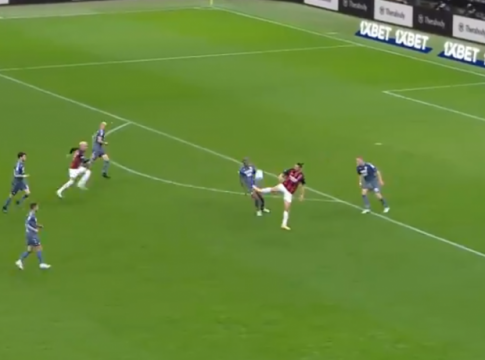 Μάτια στην πλάτη: Απίθανη πάσα του Ζλάταν με τακουνάκι (vid)