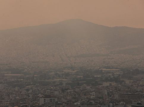 Δέκα φορές πιο τοξική η ατμόσφαιρα στην Αττική μετά την πυρκαγιά – Πώς θα προστατευθούμε