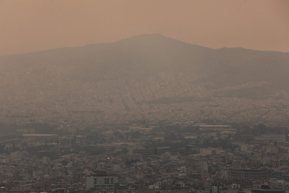 Δέκα φορές πιο τοξική η ατμόσφαιρα στην Αττική μετά την πυρκαγιά – Πώς θα προστατευθούμε