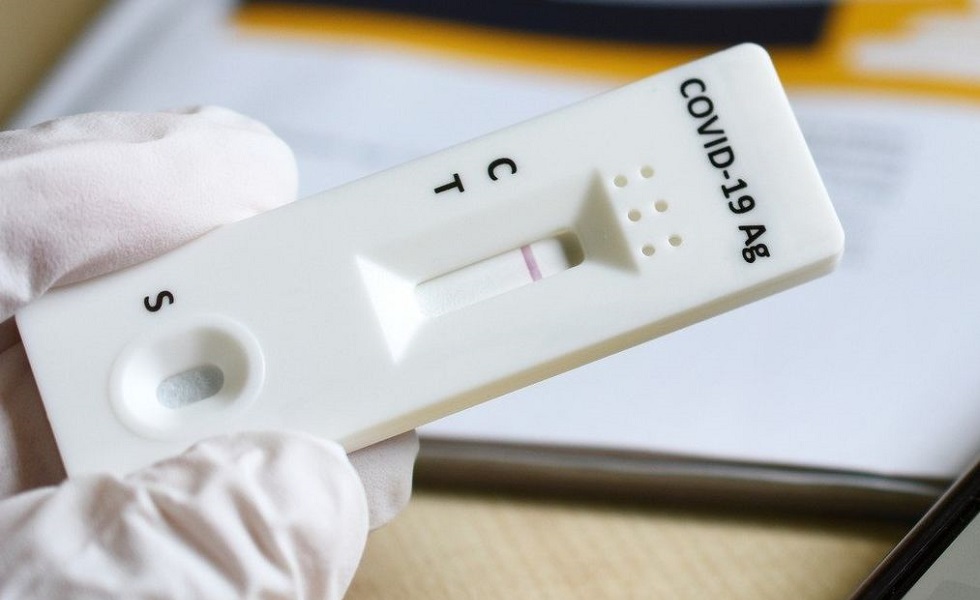 Έρχεται το πρώτο προνόμιο για τους πλήρως εμβολιασμένους – Πότε θα βγάλουμε τις μάσκες