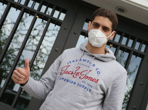 ΑΕΚ: Στα γραφεία για να υπογράψει ο Στάνκοβιτς (pic)