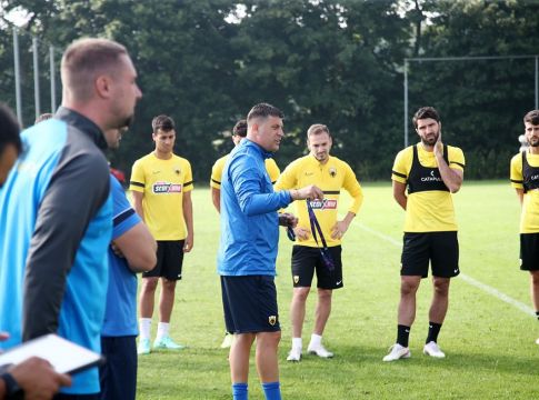 Η πρώτη προπόνηση της ΑΕΚ στο Burgh – Haamstede (pics & vid)