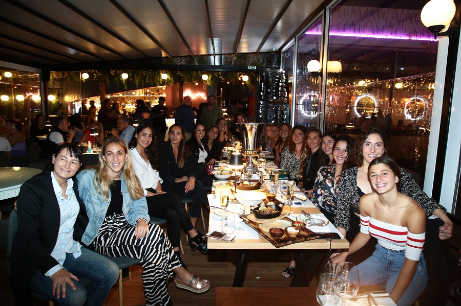 Ολυμπιακός: Γιόρτασαν με δείπνο το τρεμπλ τα θρυλικά κορίτσια (Pics)