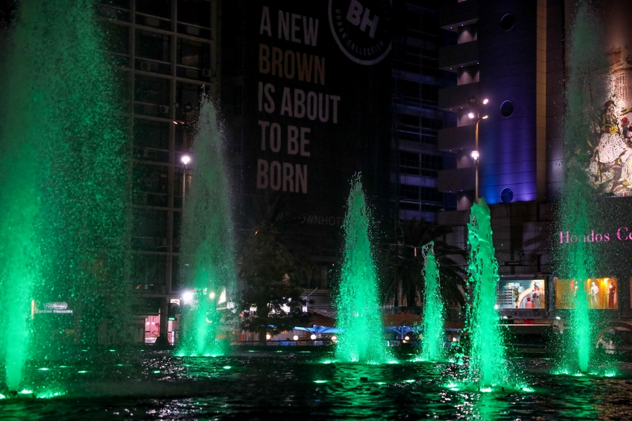 Η Πλατεία Ομονοίας «ντύθηκε» στα πράσινα προς τιμή του Παναθηναϊκού (pic&vid)