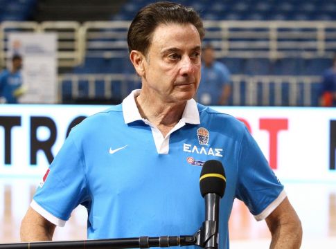 Απίθανος Πιτίνο: «Ταξιδεύουμε 22 ώρες και δεν φτάσαμε, έχασε δύο κιλά ο Μανωλόπουλος» (pic)