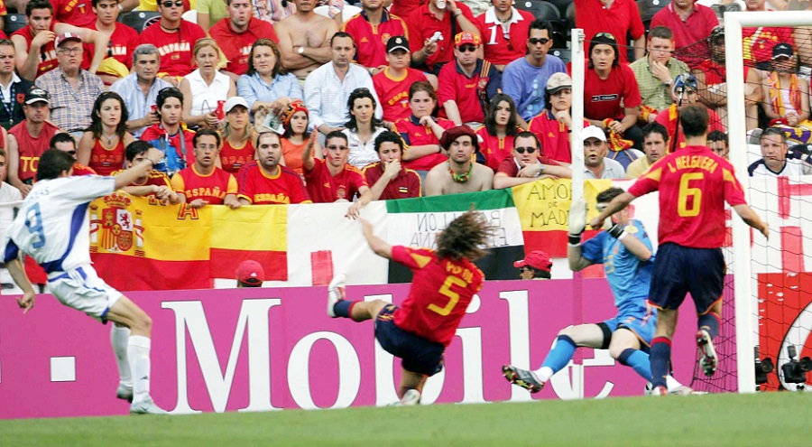 Euro 2004: «Χρυσός» βαθμός με την Ισπανία και αγκαλιά με την πρόκριση (vid)