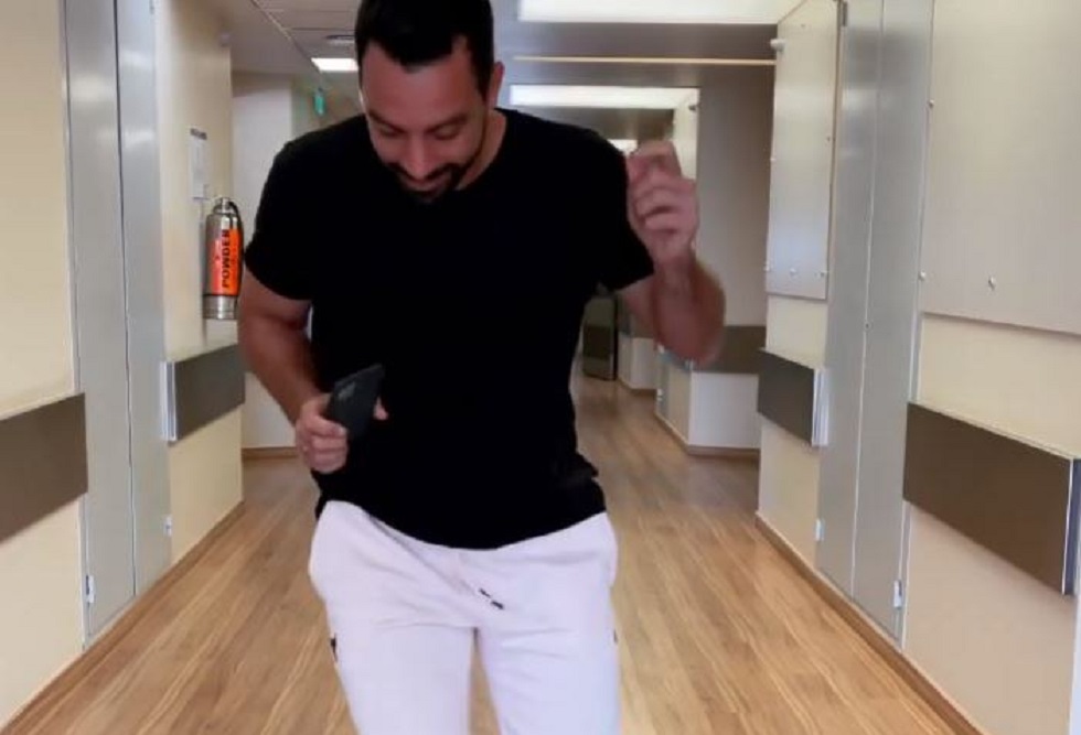 Σάκης Τανιμανίδης: Ο viral χορός του νέου χαζομπαμπά