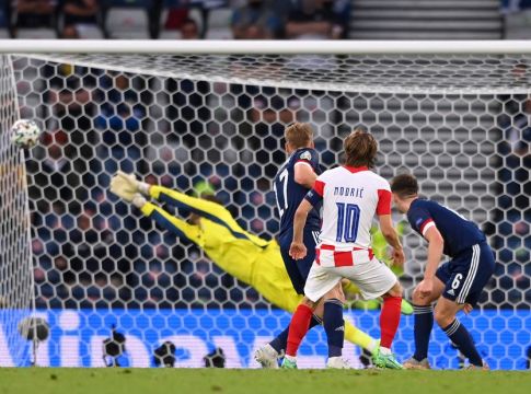 Τι έβαλες ρε Μόντριτς; Ασύλληπτη γκολάρα για το 2-1 (vid)