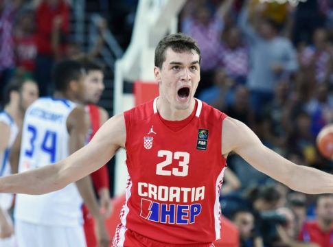 Το έβαλε από το κέντρο ο Χεζόνια (vid)
