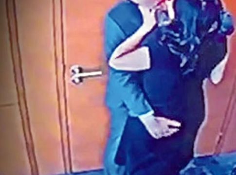 Εν ενεργεία Υπουργός «φασώνεται» με πρώην συμφοιτήτρια της συζύγου του!