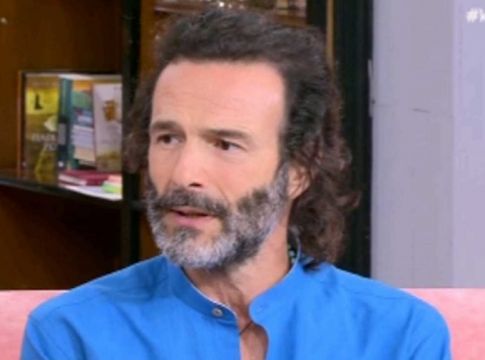 Γυμνός στο χιόνι ο Θανάσης Ευθυμιάδης (vid)