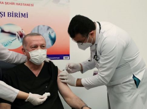 Τουρκία: Ο Ερντογάν έκανε τρίτη δόση του εμβολίου κατά του κορωνοϊού