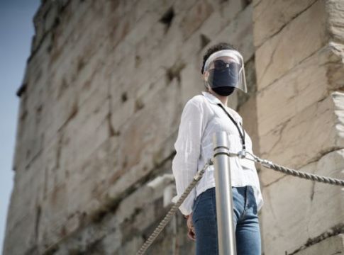 Τέλος η μάσκα σε εξωτερικούς χώρους από σήμερα – Σε ποιες περιπτώσεις παραμένει υποχρεωτική