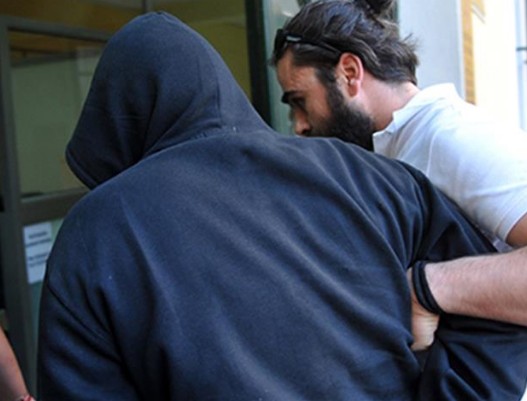 Αυτός είναι ο 35χρονος που βίασε την καθαρίστρια στα Πετράλωνα – Οδηγείται στον εισαγγελέα σήμερα