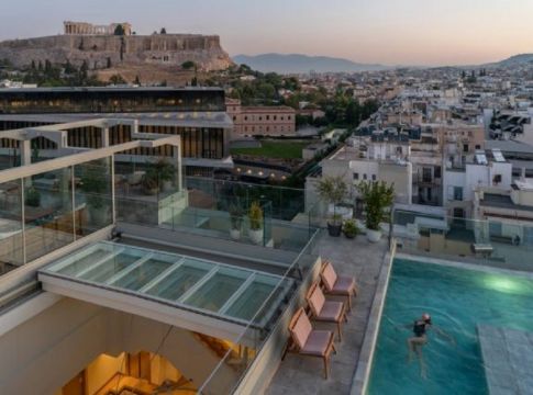 Τουρισμός: Μαύρα τα μηνύματα από τη Βρετανία – Αβεβαιότητα και για τον Ιούλιο