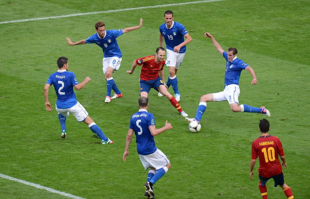 Όταν ο Ινιέστα «μάγευε» στο Euro το 2012 (vid)
