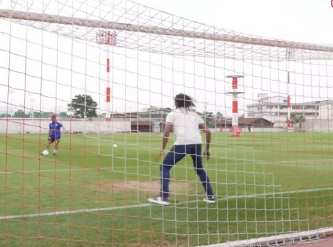 «Εκτέλεσε» απο τα 11 βήματα τον Καρεμπέ ο Μαρτίνς (vid)