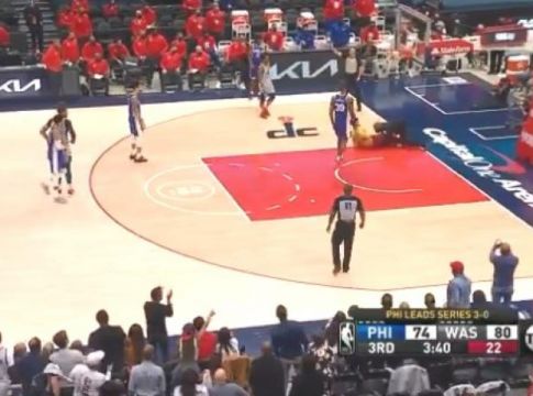 Φίλαθλος εισέβαλε στο παρκέ στο NBA και ο σεκιούριτι του έκανε τάκλιν (vid)