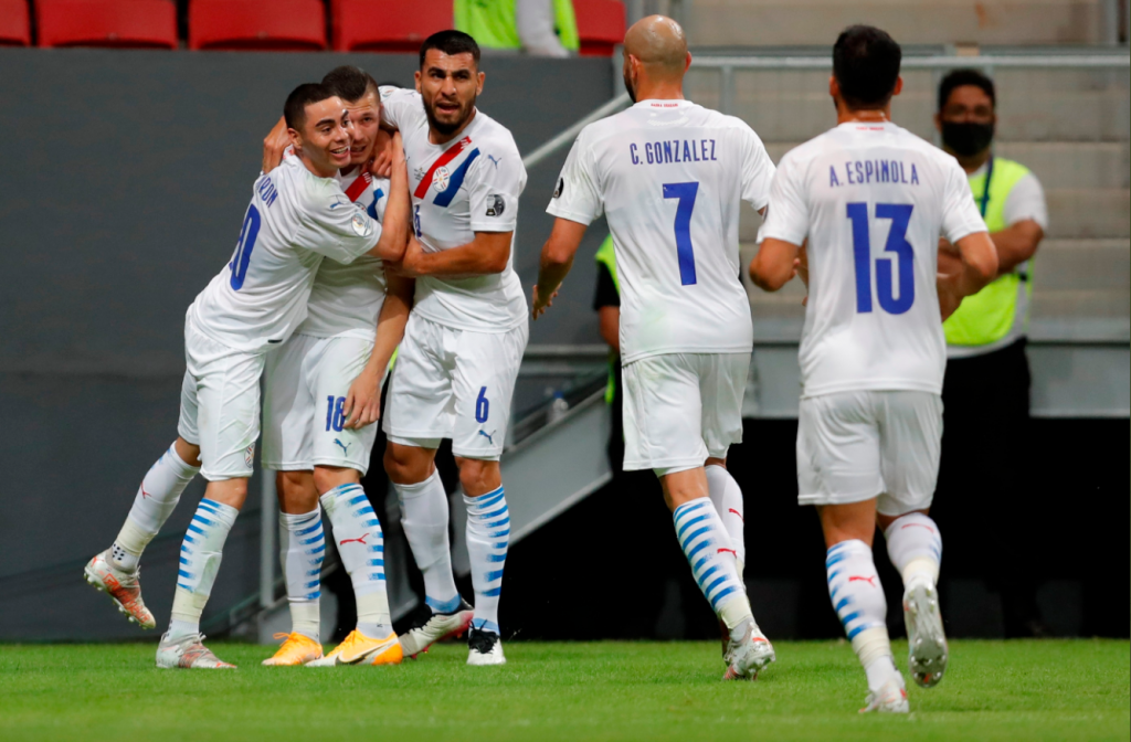 Χιλή – Παραγουάη 0-2: Νίκη, πρόκριση και… βλέπει πρωτιά η «Αλμπιρόχα»