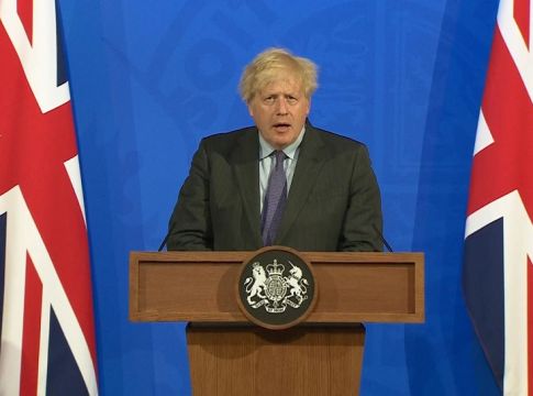 Μπόρις Τζόνσον: «Καμία πρόθεση να μειώσουμε τον αριθμό των θεατών στο Γουέμπλεϊ»