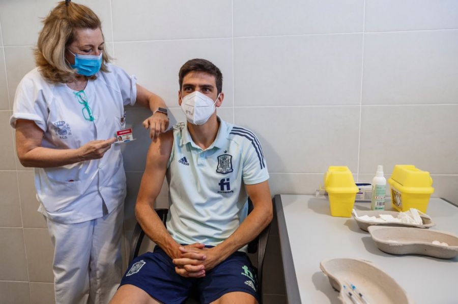 Εμβολιάστηκαν οι ποδοσφαιριστές της Ισπανίας (pics)