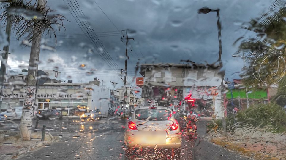 Μποτιλιάρισμα στο κέντρο λόγω της καταιγίδας – Σε ποιους δρόμους είναι αυξημένη η κίνηση