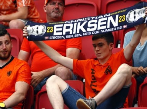 Ολλανδοί φίλαθλοι στο πλευρό του Έρικσεν (pic)