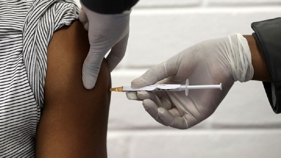 Προνόμια σε εμβολιασμένους: Ποια σενάρια εξετάζονται – Πότε θα ληφθούν οι αποφάσεις