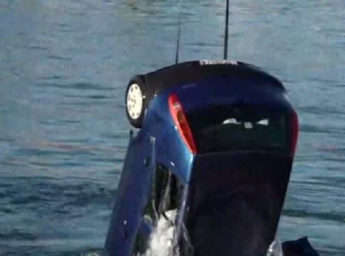 Πειραιάς: Νεκρός ο άντρας που έπεσε στο λιμάνι (vid)
