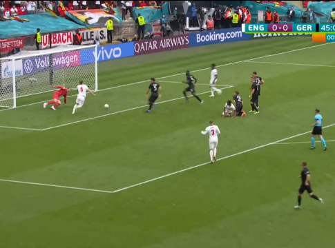 Τρομερό τάκλιν του Χούμελς στον Κέιν λίγο πριν σκοράρει (vid)