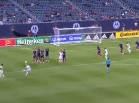 Απίθανη εκτέλεση φάουλ στο MLS (vid)