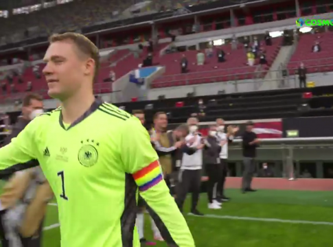 Νόιερ: Pasillo από τους συμπαίκτες του για την 100ή συμμετοχή του με τη Γερμανία (vid)