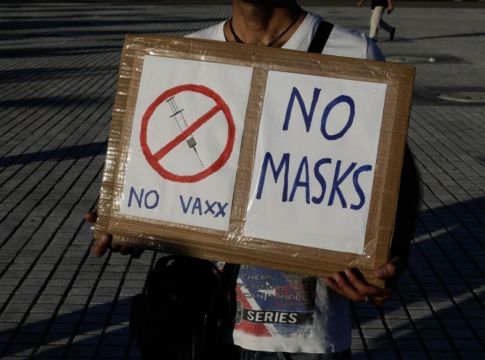 «Μαγαζιά χωρίς μπόλι»: Αρνητές και συνωμοσιολογοι κατά των covid free χώρων εστίασης