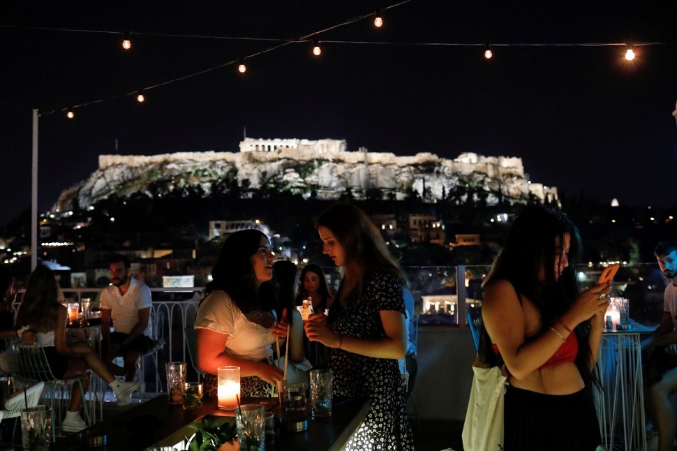 Κορωνοϊός: Μέτρα και «απομόνωση» ανεμβολίαστων πριν οι μεταλλάξεις εξαντλήσουν την αλφαβήτα – Σε συναγερμό το ΕΣΥ