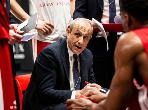 Αρμάνι Μιλάνο: Μοναδικός στόχος να γκρεμίσει το… ταβάνι της