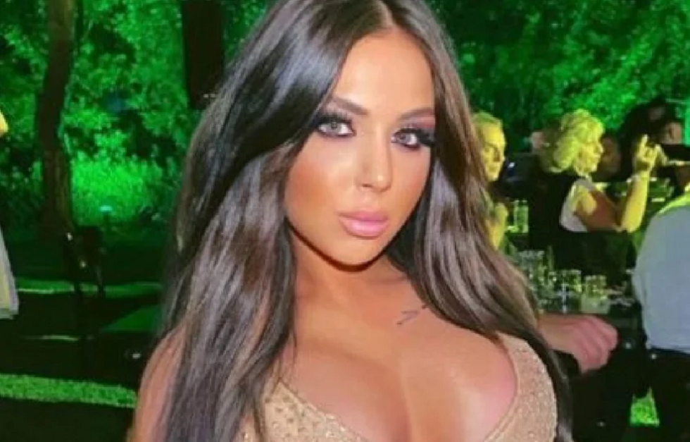 Πρώην παίκτρια του The Bachelor αποκαλύπτει πως «έχει πάει με γυναίκα»