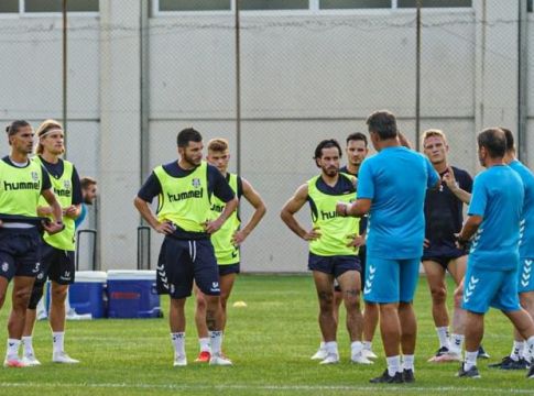 Απόλλων Σμύρνης: Με 21 παίκτες πετάει για Βουλγαρία
