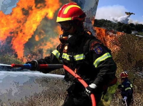 Σε εξέλιξη τέσσερα πύρινα μέτωπα στη χώρα – Απομακρύνθηκαν κάτοικοι στον Βαρνάβα – Εκκενώθηκε οικισμός στα Στύρα Ευβοίας