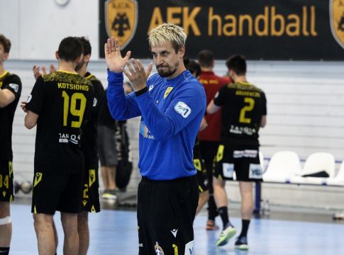 «Φεύγει ο Μπάουερ από την ΑΕΚ»