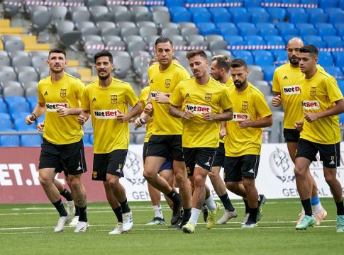 «Κλικ» από την προπόνηση του Άρη στο Καζακστάν (pics)
