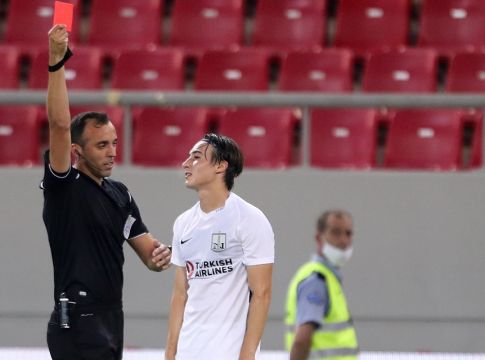 Αντιαθλητικό χτύπημα και αποβολή για Τσελίκ (Vid)