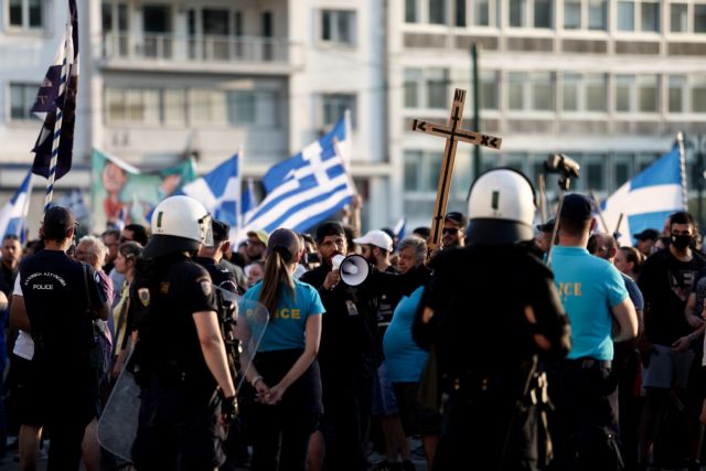 Αποκαλυπτική έρευνα: Πώς εξαπλώθηκαν οι θεωρίες συνωμοσίας – Συγκλονιστικά στοιχεία για κατάθλιψη και αυτοκτονικές τάσεις λόγω καραντίνας