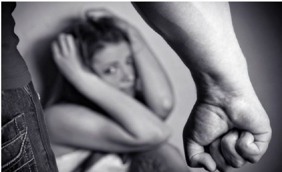 Γυναικοκτονία στη Φολέγανδρο – Γυναίκες μοιράζονται τις δικές τους κακοποιητικές εμπειρίες στο twitter και λένε «ως εδώ»