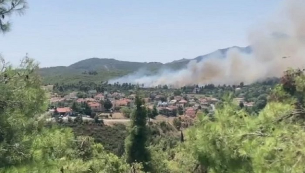 Μεγάλη φωτιά στη Σταμάτα Αττικής κοντά σε κατοικίες – Εκκενώνεται προληπτικά οικισμός