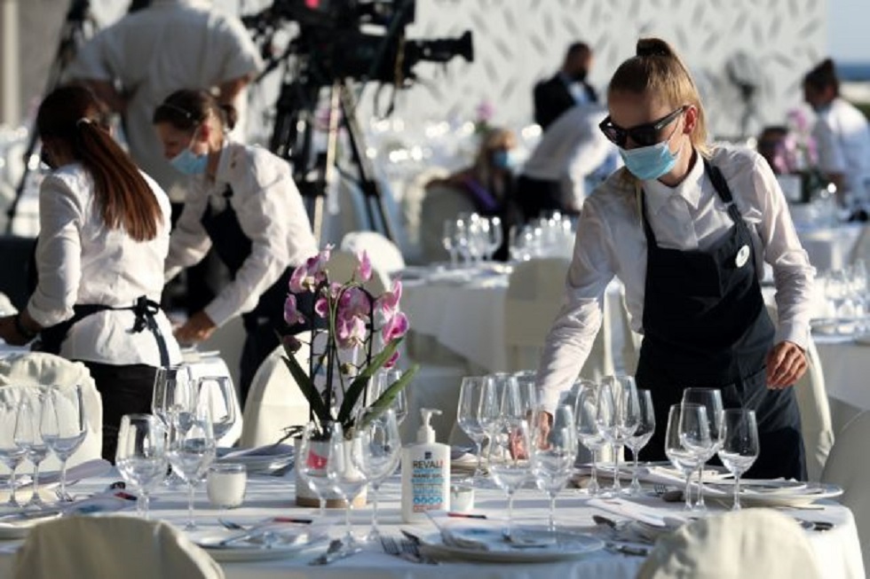 Η μεγάλη ανατροπή που έρχεται για τους εμβολιασμένους και την εστίαση