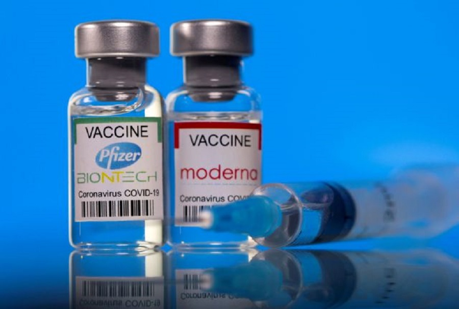 Εμβόλιο: Εξετάζεται η χορήγηση τρίτης δόσης με Pfizer και Moderna τον Σεπτέμβριο