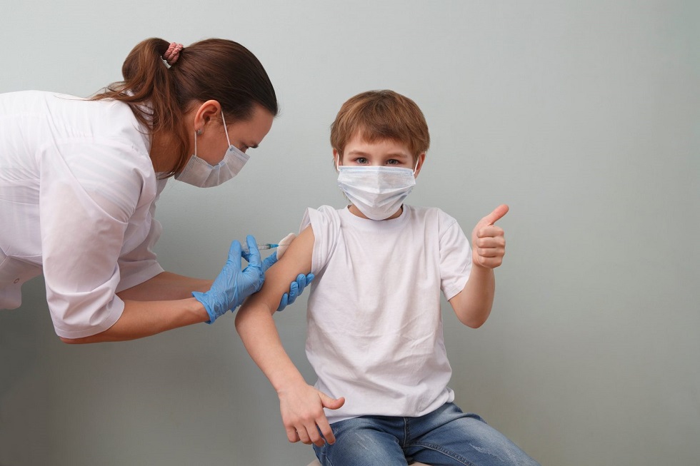 Είναι επίσημο: Ξεκινούν οι εμβολιασμοί παιδιών 12-15 ετών
