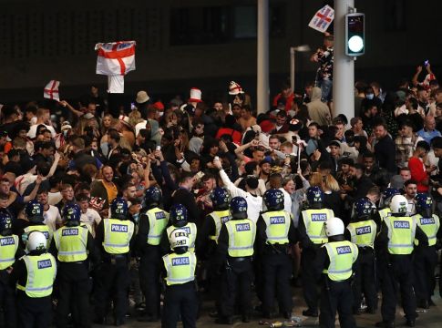 Σε 86 συλλήψεις προχώρησαν οι αγγλικές αρχές στον τελικό