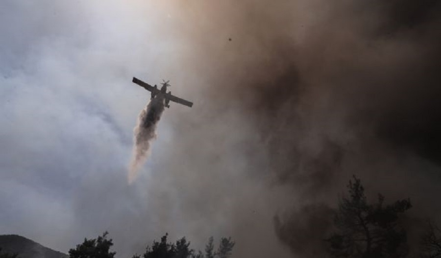 Πύρινη κόλαση στην Αχαϊα: Καίγονται σπίτια, εκκενώνονται οικισμοί – Λιποθύμησε πυροσβέστης