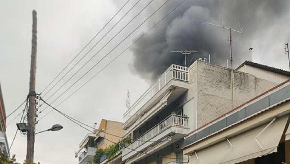 Θεσσαλονίκη: Συναγερμός από φωτιά σε πολυκατοικία – Ένοπλος απειλεί να αυτοκτονήσει (vid)